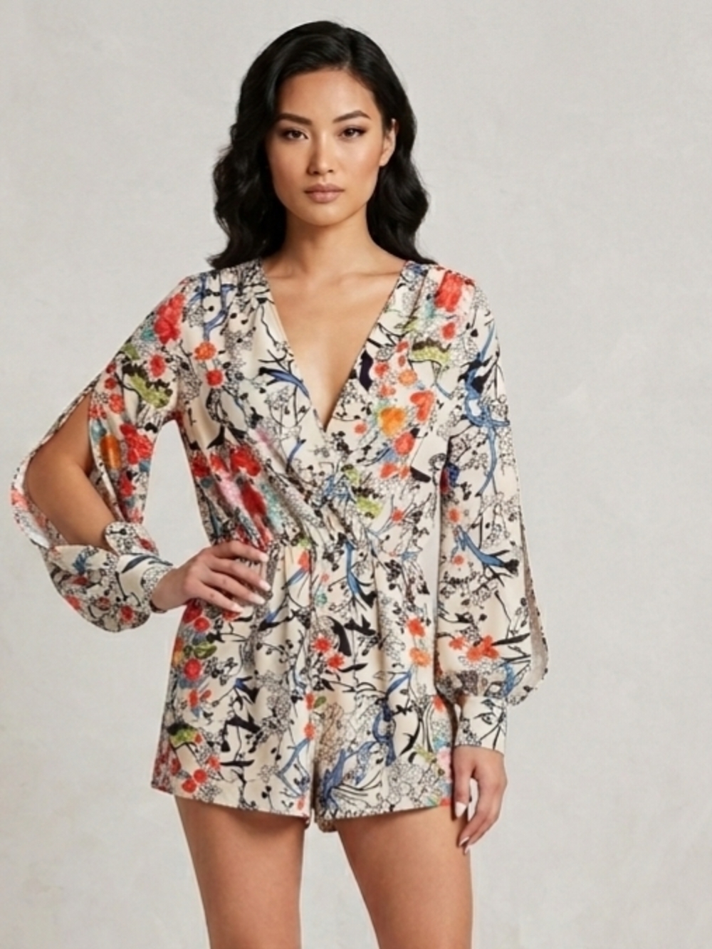 UK2LA Floral Print V-Neck Romper in Cream With Full Split Sleeves Size Large